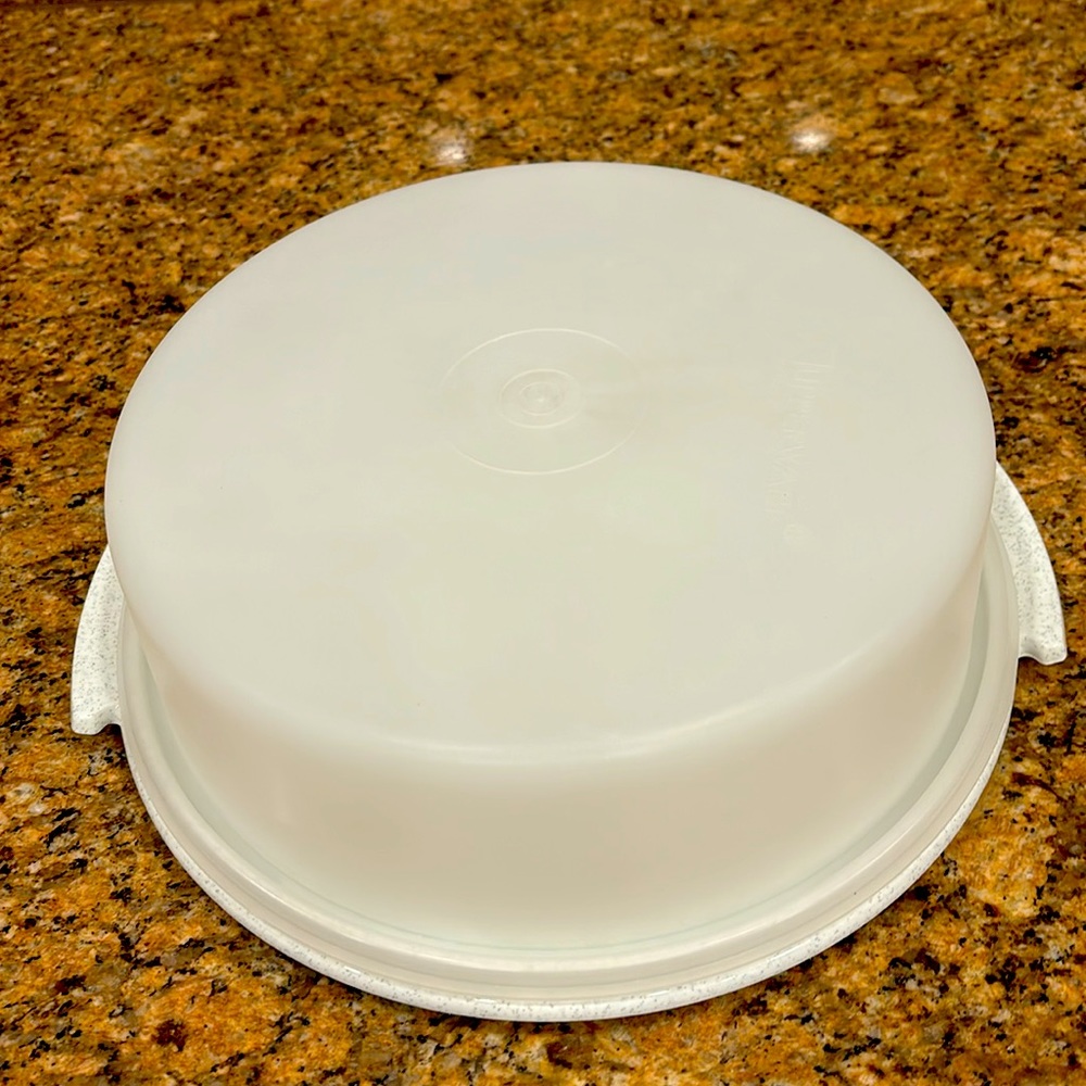 Tupperware Cake/Pie/Pastries Taker